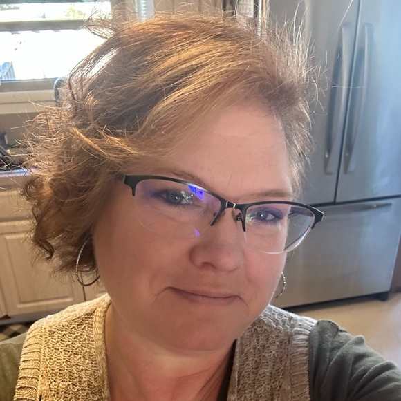 Meet your Posher, Gidget - Picture 1 of 2